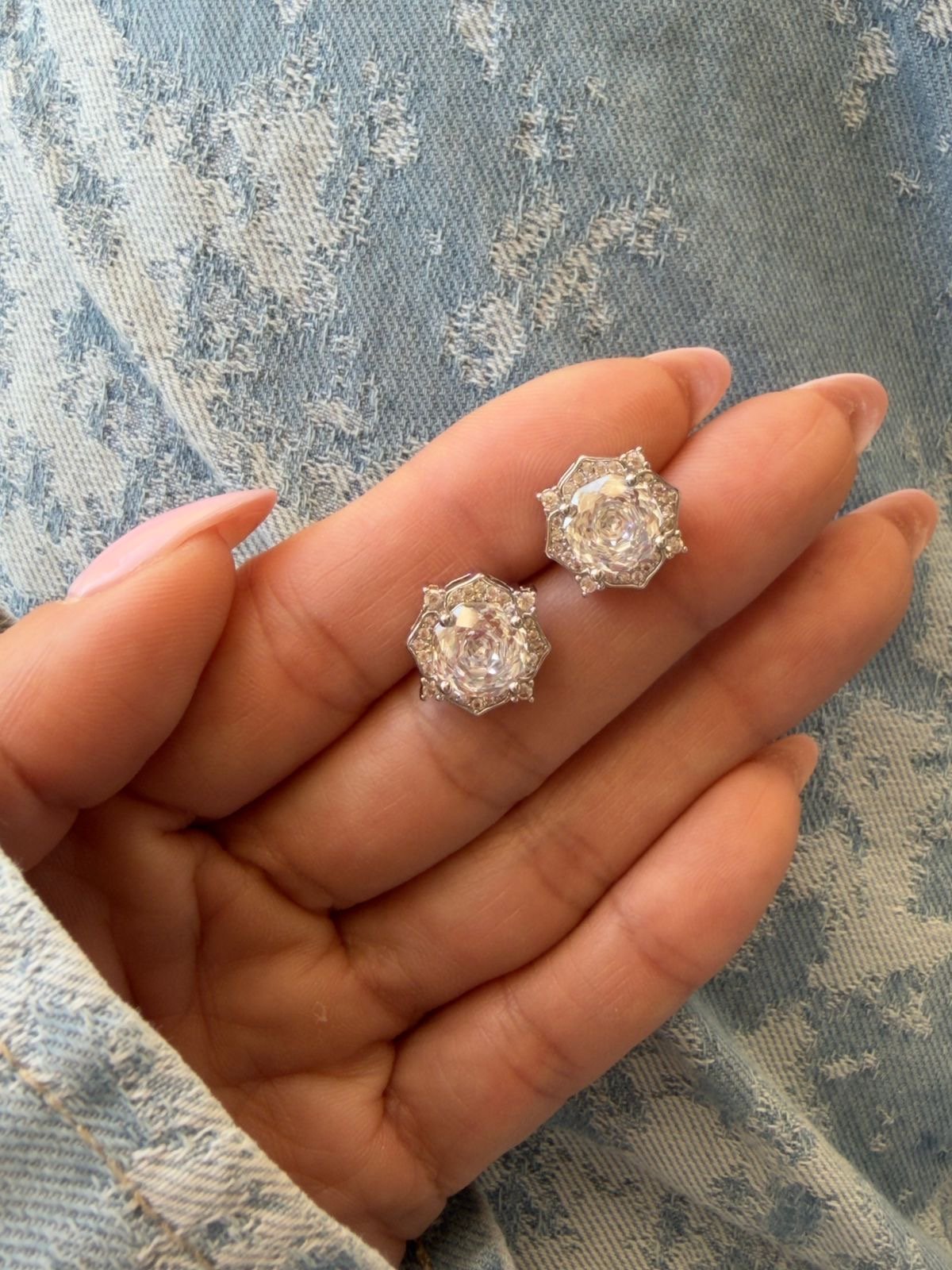 Brinco “Rose Cut” Zircônia Cristal em Banho de Ródio Branco