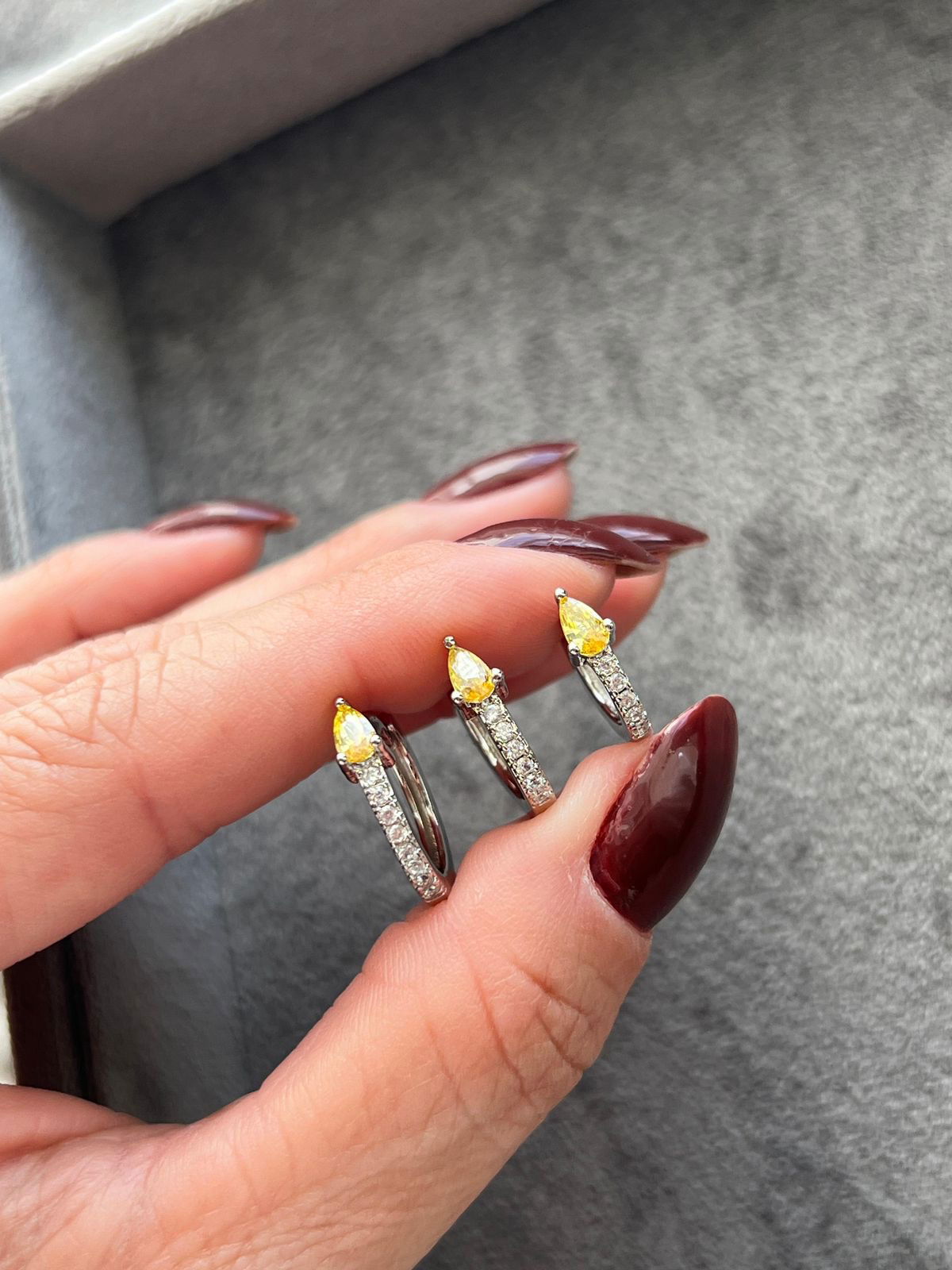 Brinco Trio de Argolinha com Gotinha Citrino em Banho de Ródio Branco