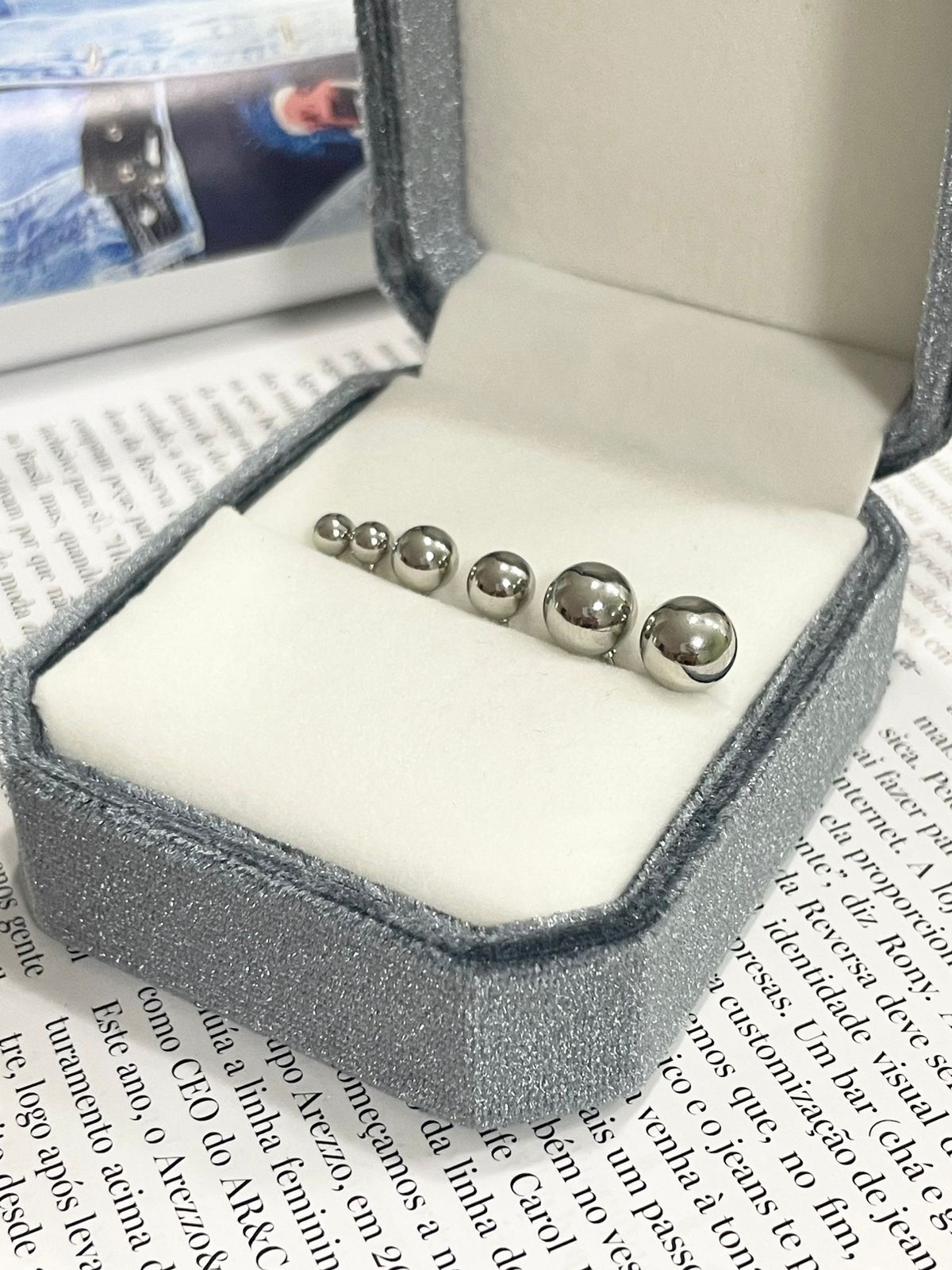 Brinco Trio de Esferas em Banho de Ródio Branco