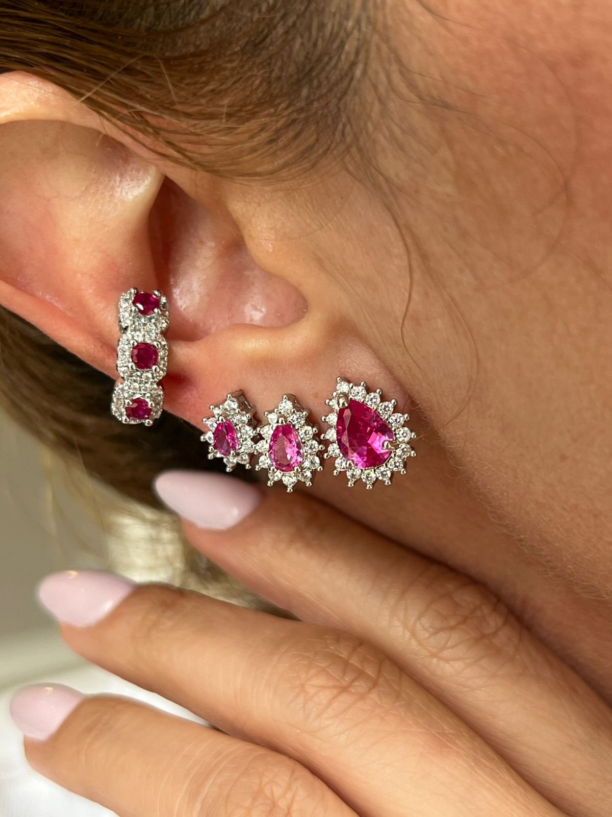 Brinco Trio de Gotas com Zircônia Cristal e Pink em Banho de Ródio Branco