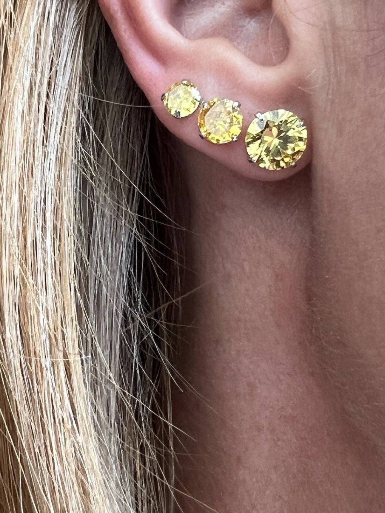 Brinco Trio Ponto de Luz Citrino(Zircônia Premium) em Banho de Ródio Branco