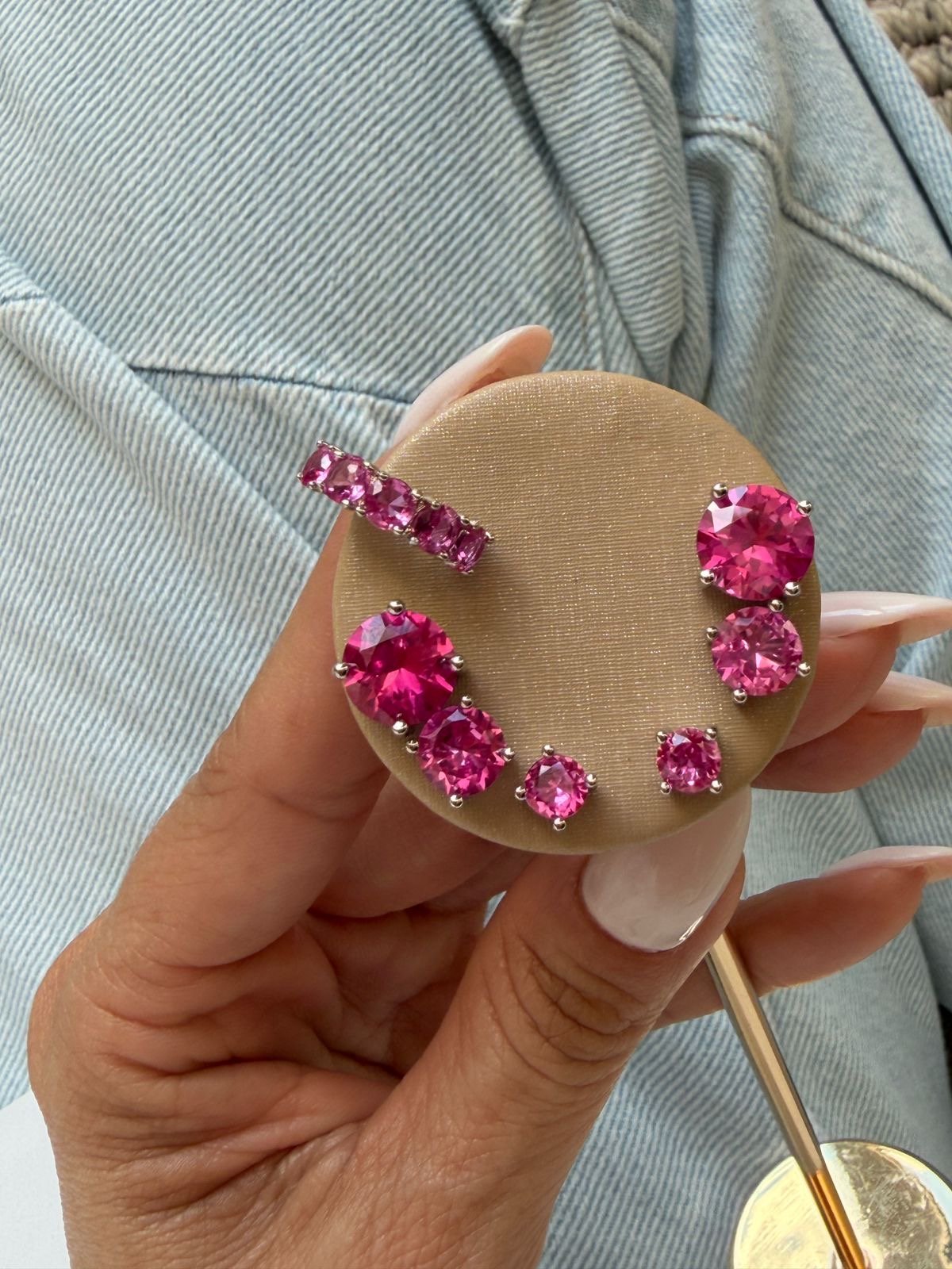 Brinco Trio Ponto de Luz Pink em Banho de Ródio Branco