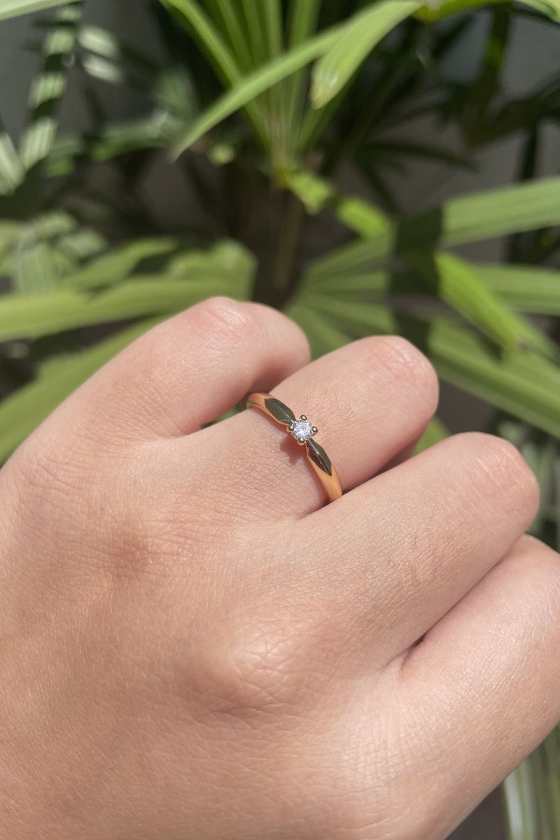 Anel Solitário com Zircônia Cristal em Banho de Ouro