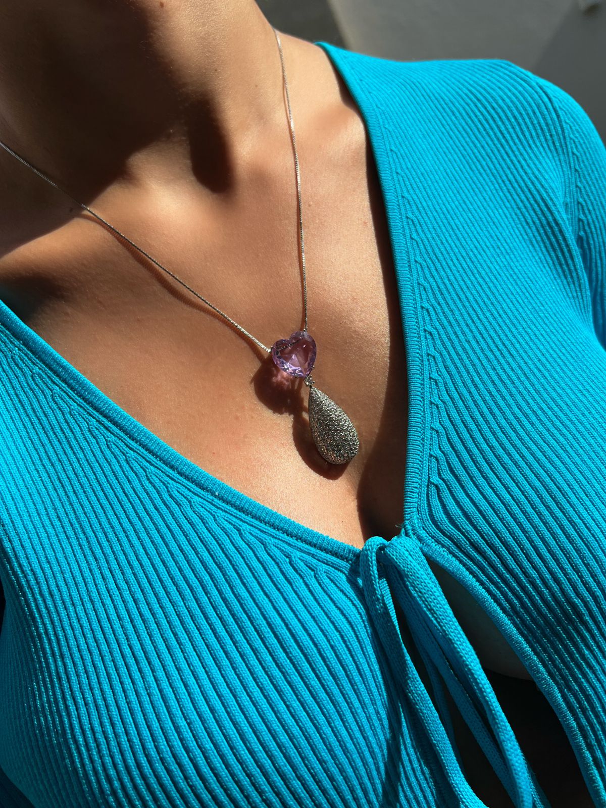 Conjunto Coração com Zircônia Lilás e Cristal em Banho de Ródio Branco