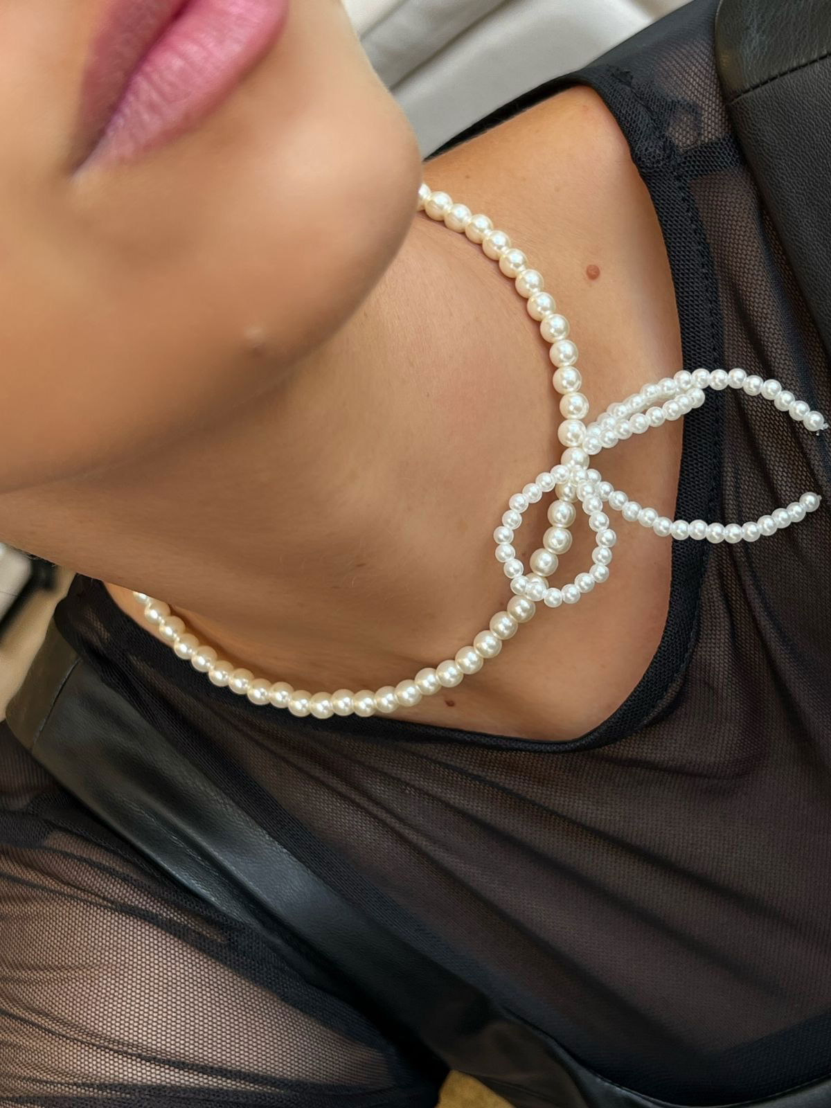 Choker Aro Laço com Pérolas em Banho de Ródio Branco