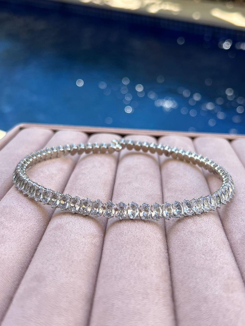 Choker Aro Maleável com Zircônia Cristal Oval em Banho de Ródio Branco