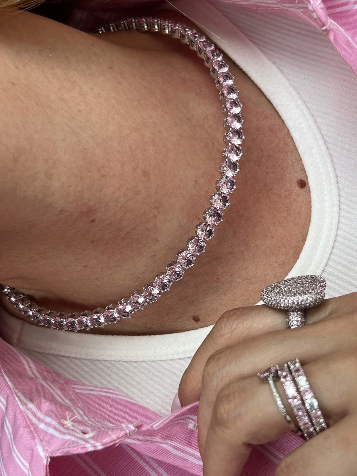 Choker Aro Maleável com Zircônia Rosa Claro Redondo em Banho de Ródio Branco