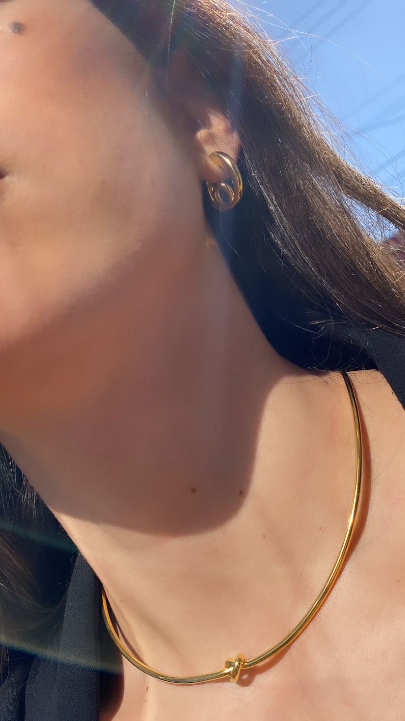 Choker Aro Nó em Banho de Ouro