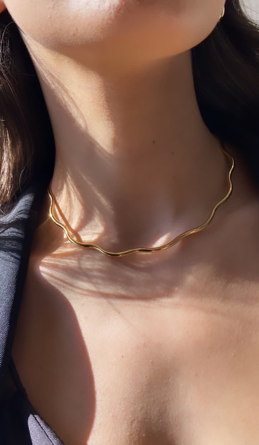 Choker Aro Ondulada em Banho de Ouro