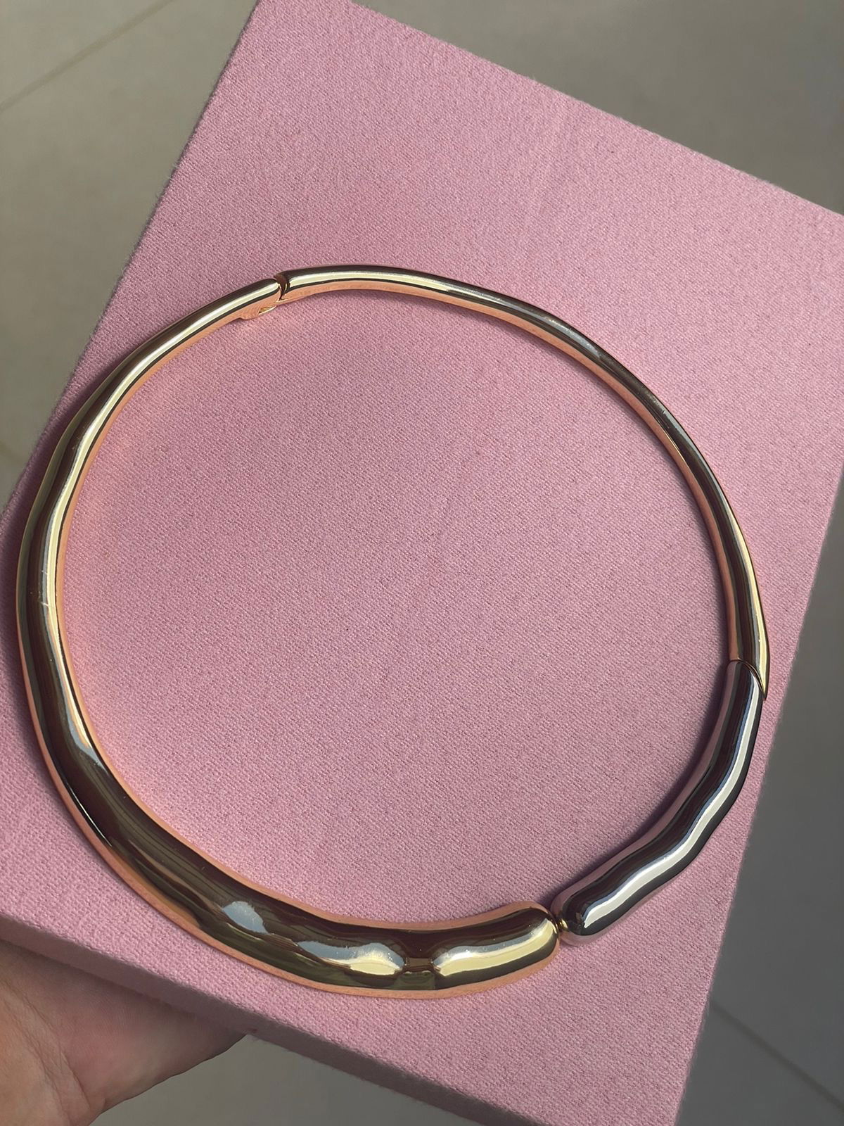 Choker Aro Orgânica com Detalhe Ródio Branco em Banho de Ouro