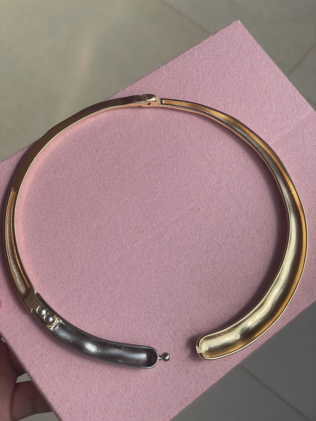 Choker Aro Orgânica com Detalhe Ródio Branco em Banho de Ouro