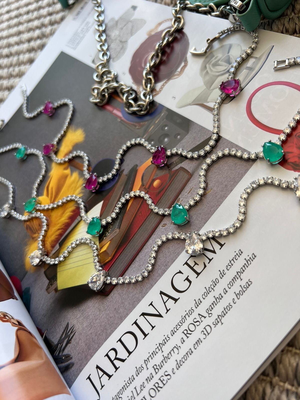 Choker com Gotas Fusion Fúcsia (Fecho Joia) em Banho de Ródio Branco