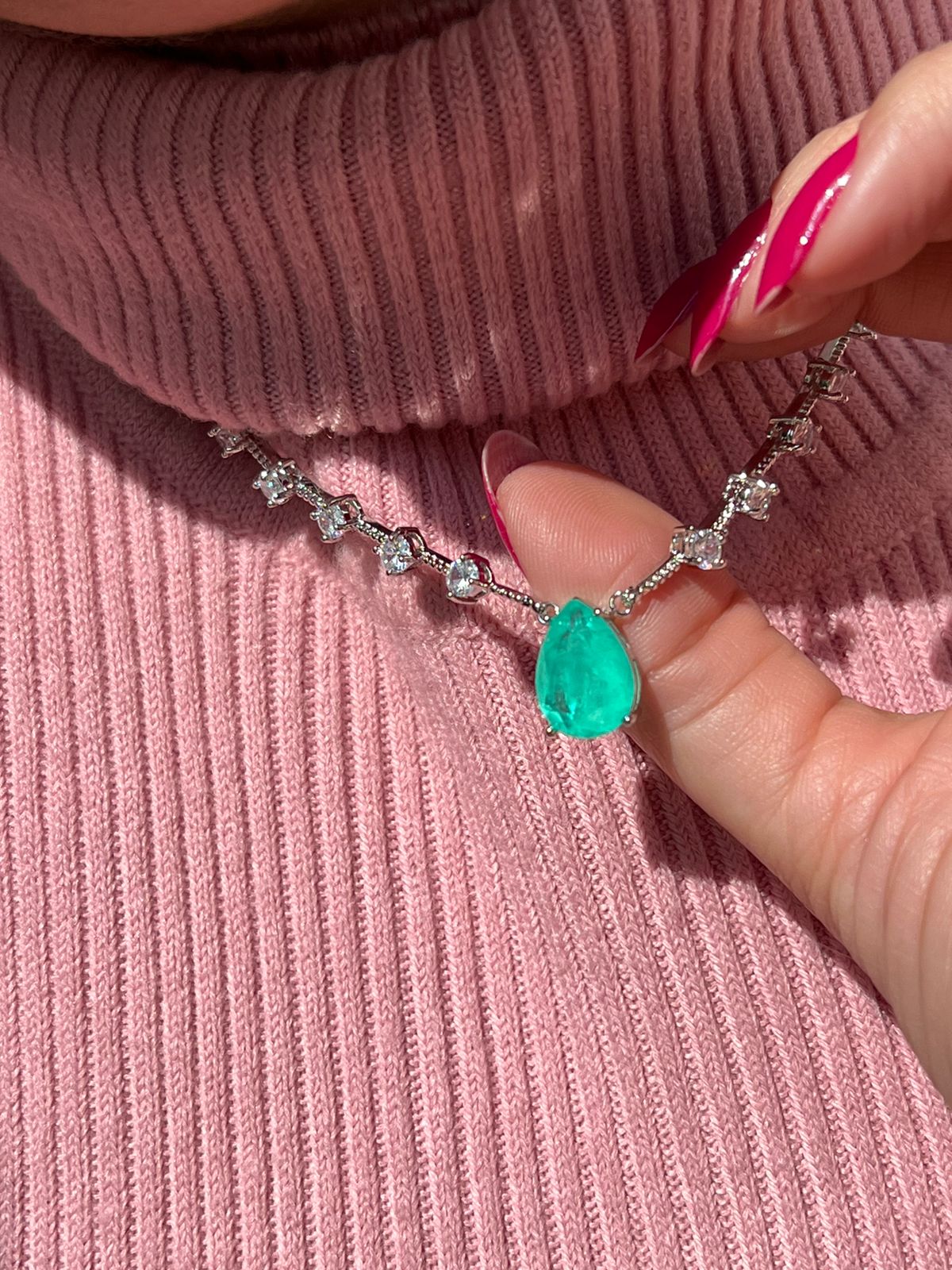 Choker com Zircônia Cristal e Gota Fusion Esmeralda Colombiana (Fecho Joia) em Banho de Ródio Branco