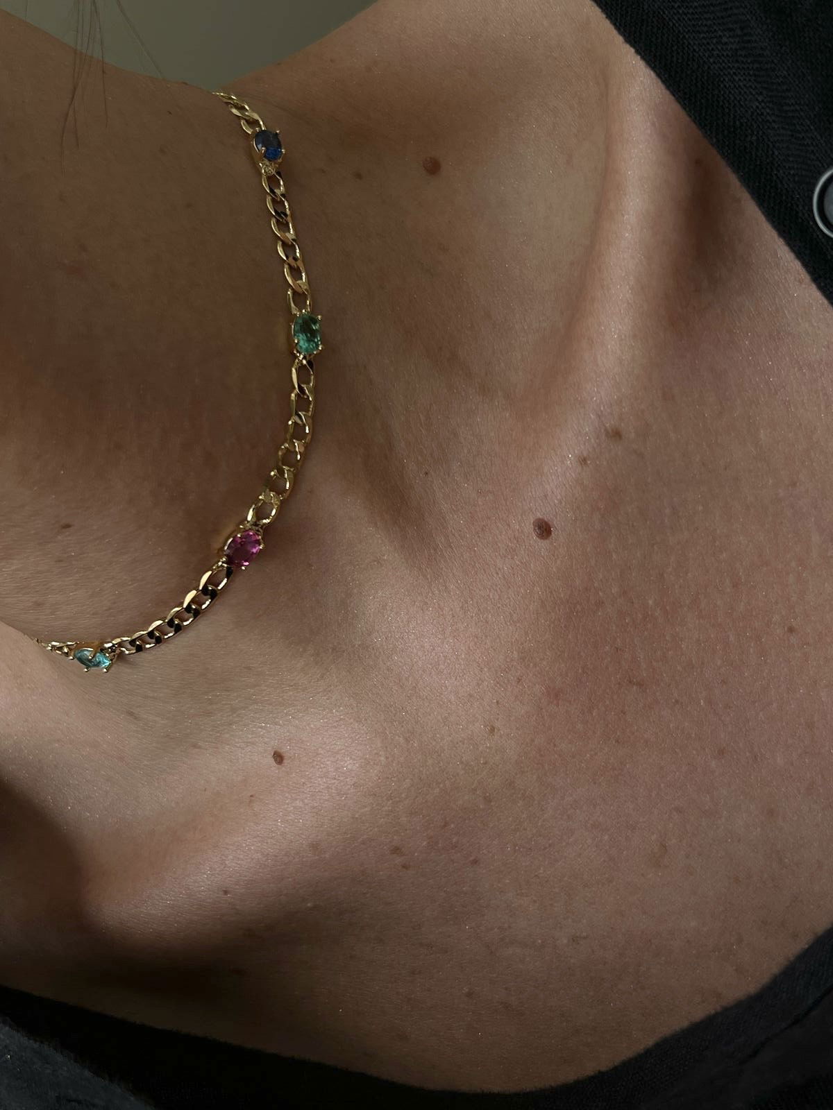 Choker Correntre Zircônia Oval Colorida em Banho de Ouro