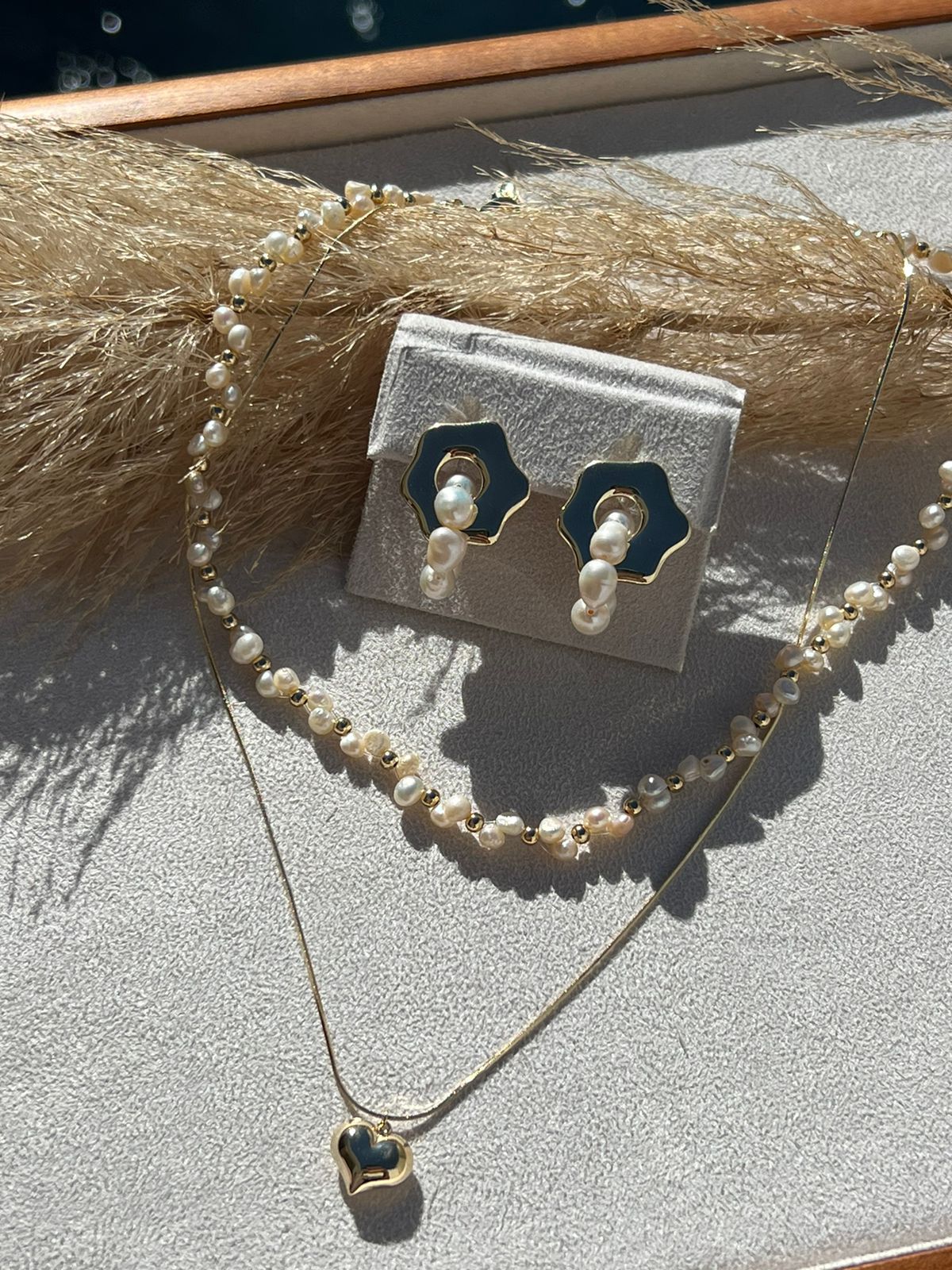 Choker Dupla com Pérola de Água Doce e Coração em Banho de Ouro