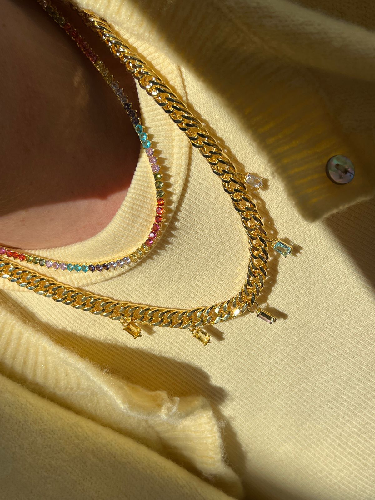 Choker Riviera 3 Pontas com Zircônia Colorida 3mm (Fecho Joia) Banho de Ouro