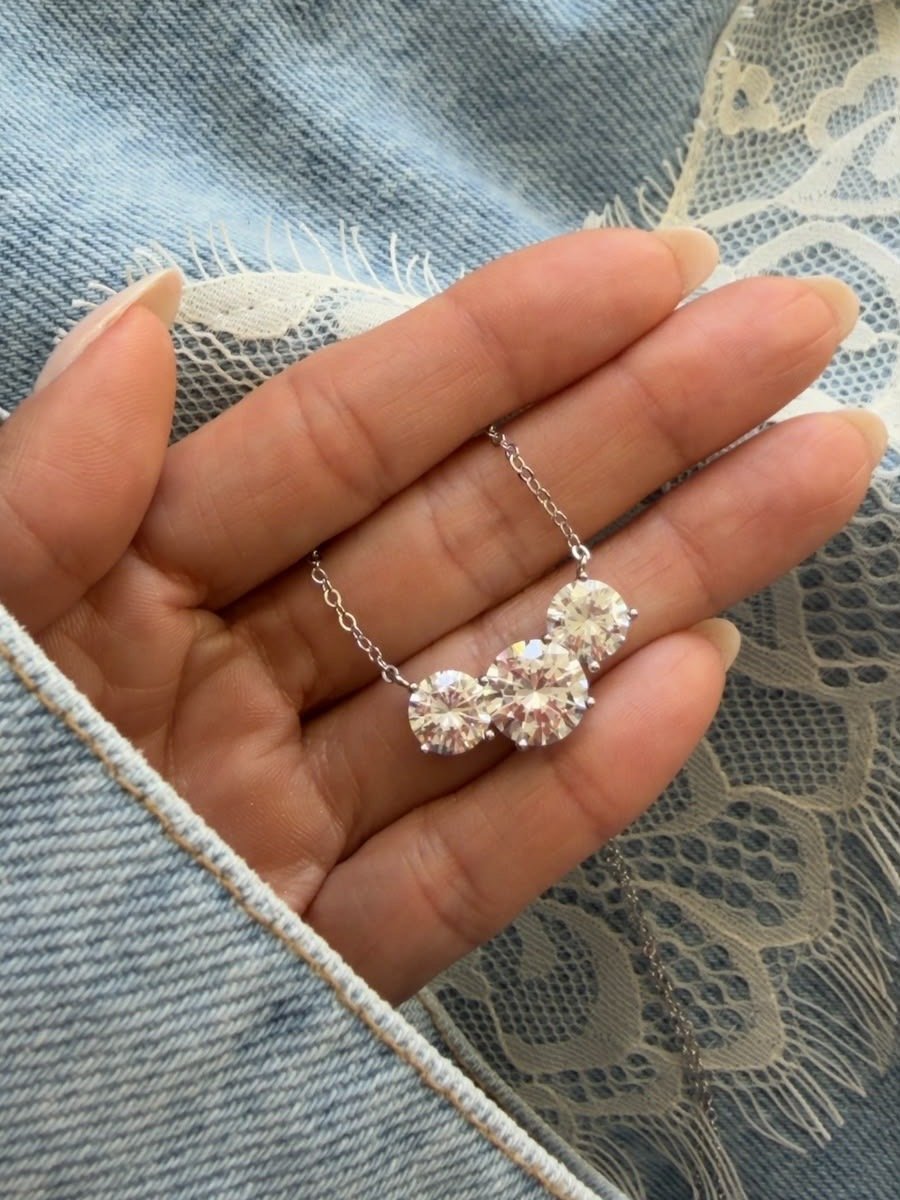 Colar 3 Pedras com Zircônia Cristal em Banho de Ródio Branco
