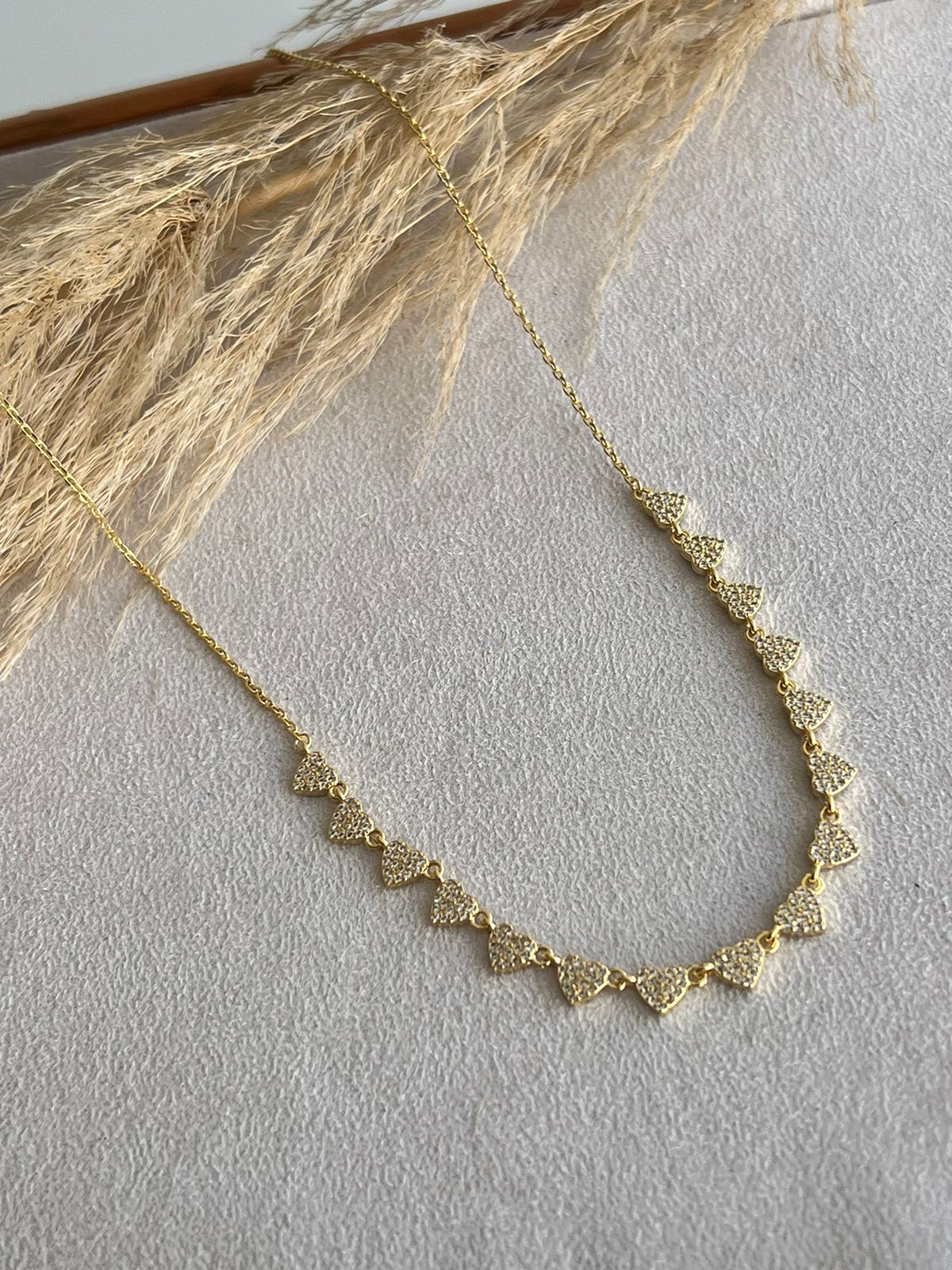 Colar com Corações com Micro Zircônia em Banho de Ouro