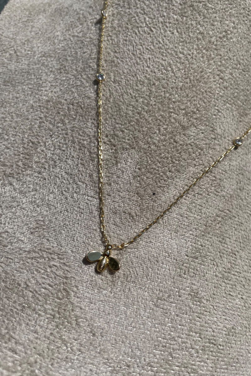 Colar com Zircônia Cristal e Abelha ( Inspired) em Banho de Ouro