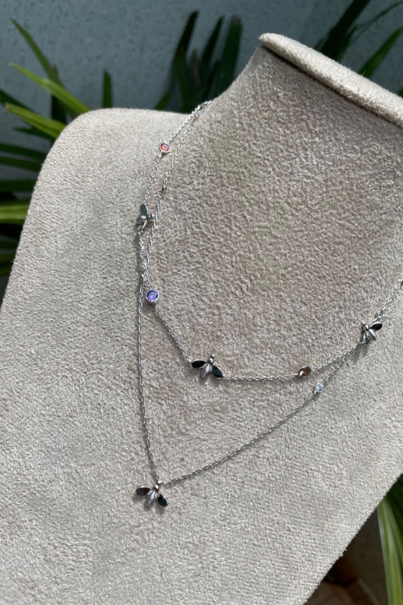 Colar com Zircônia Cristal e Abelha (Inspired) em Ródio Branco