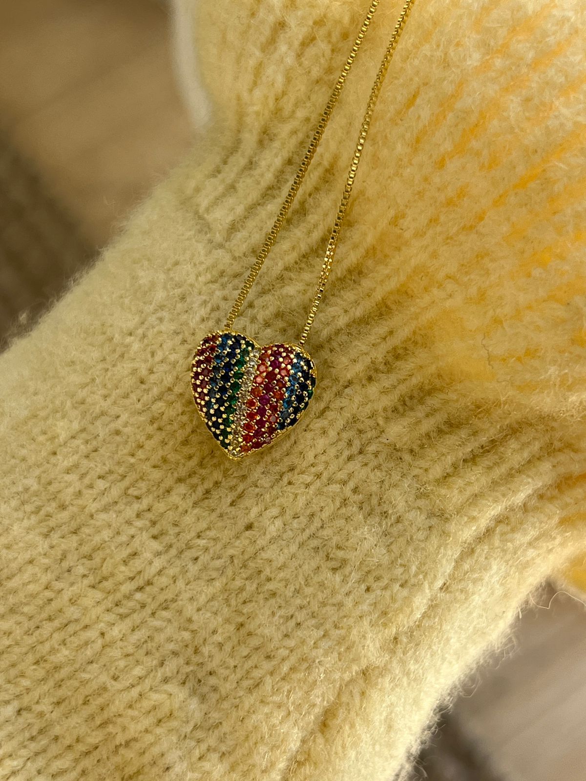 Colar Coração com Zircônia Colorida em Banho de Ouro