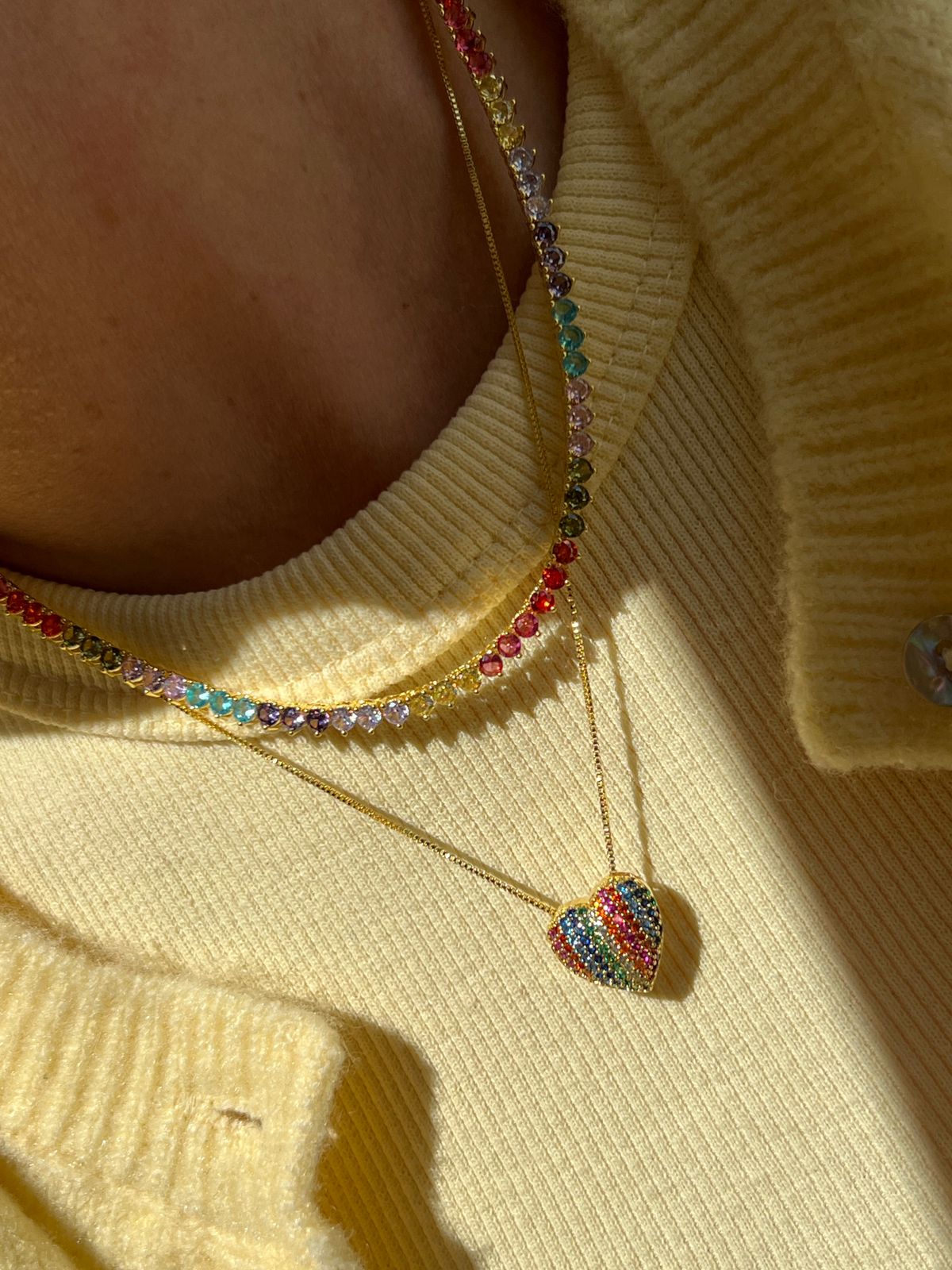 Colar Coração com Zircônia Colorida em Banho de Ouro