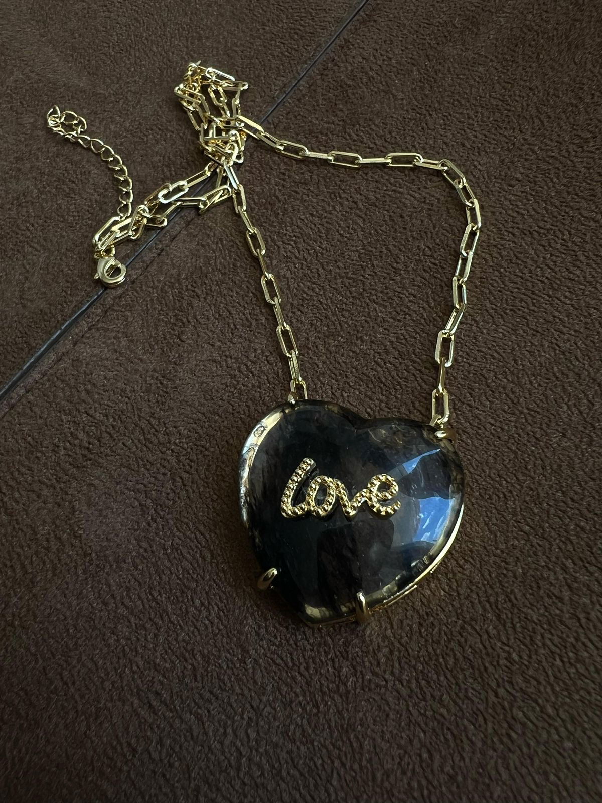 Colar Coração Pedra Rajada em Banho de Ouro