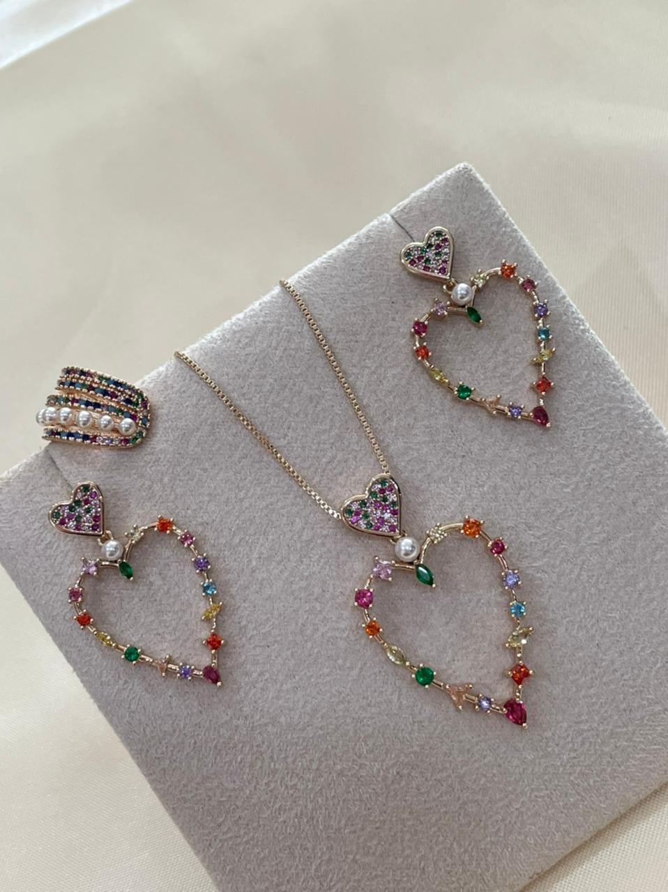 Colar Coração Zircônia Colorida e Pérola em Banho de Ouro