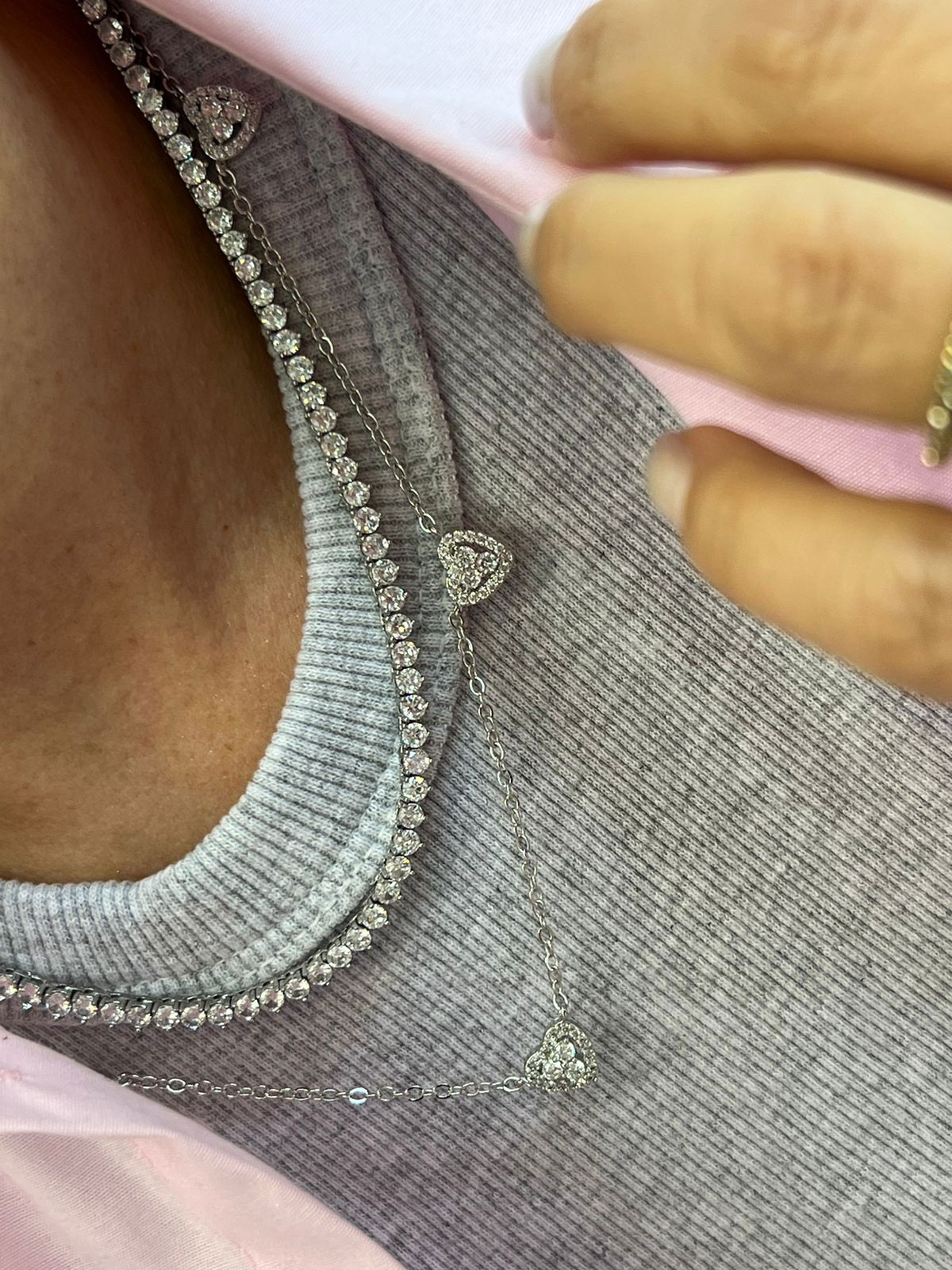 Colar Corações com Zircônia Cristal em Banho de Ródio Branco