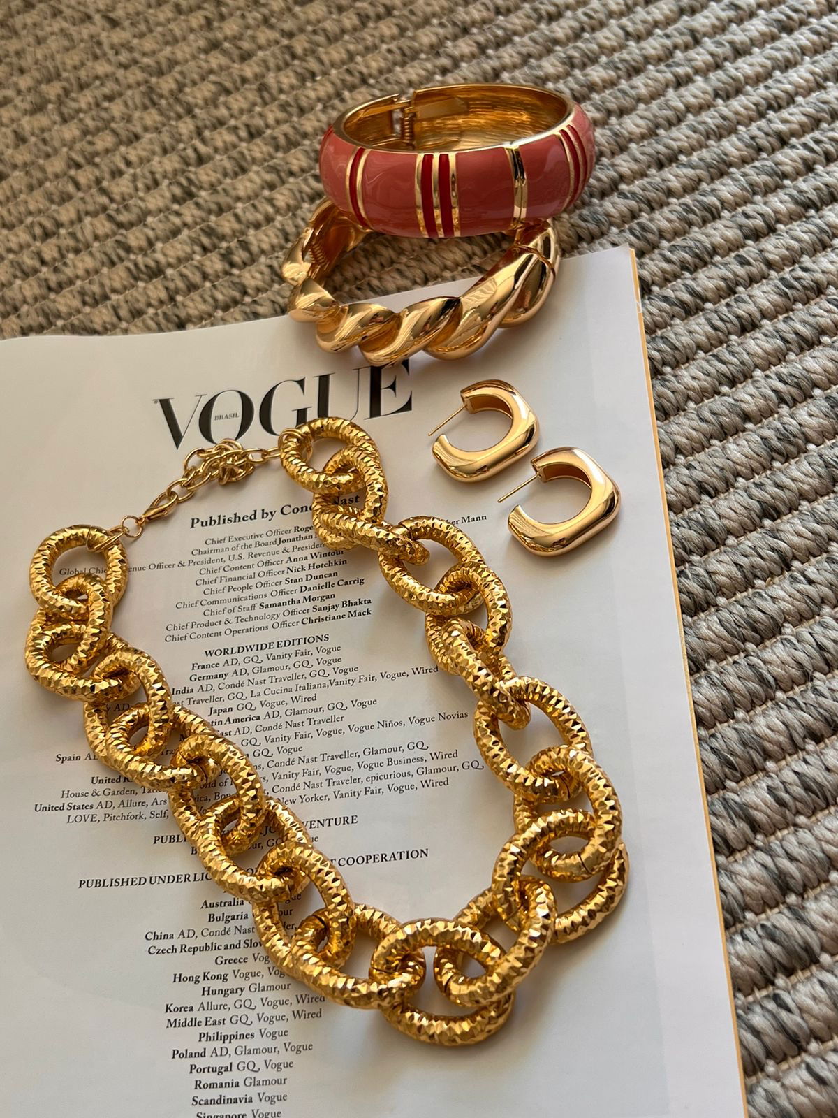 Colar Correntaria com Detalhes em Banho de Ouro