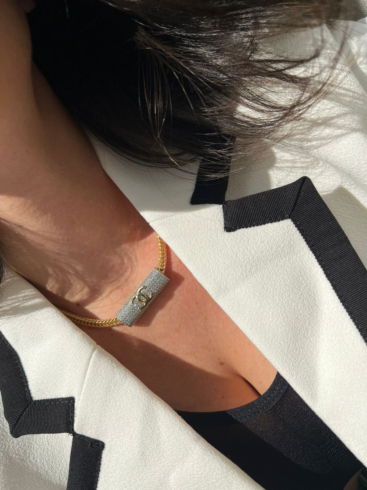 Colar Corrente com Detalhes em Ródio Branco em Banho de Ouro