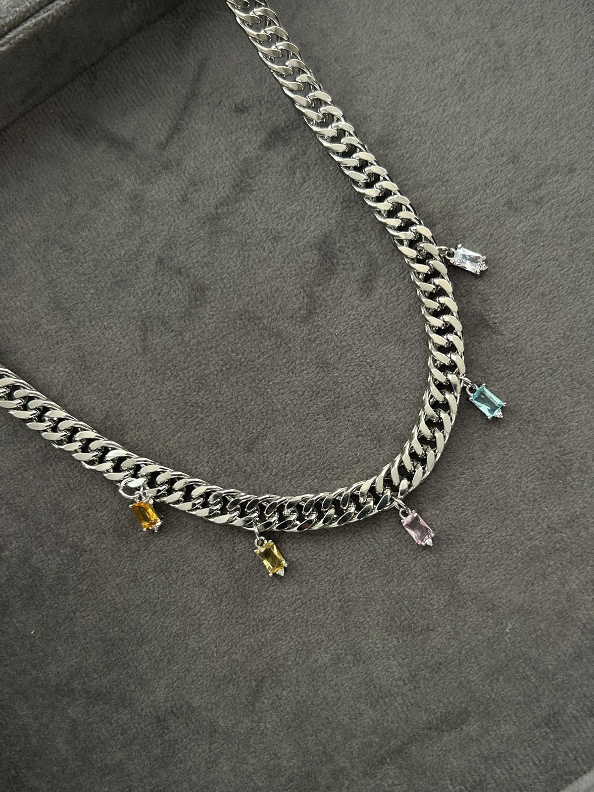 Colar Corrente com Pingente Zircônia Colorida em Banho de Ródio Branco