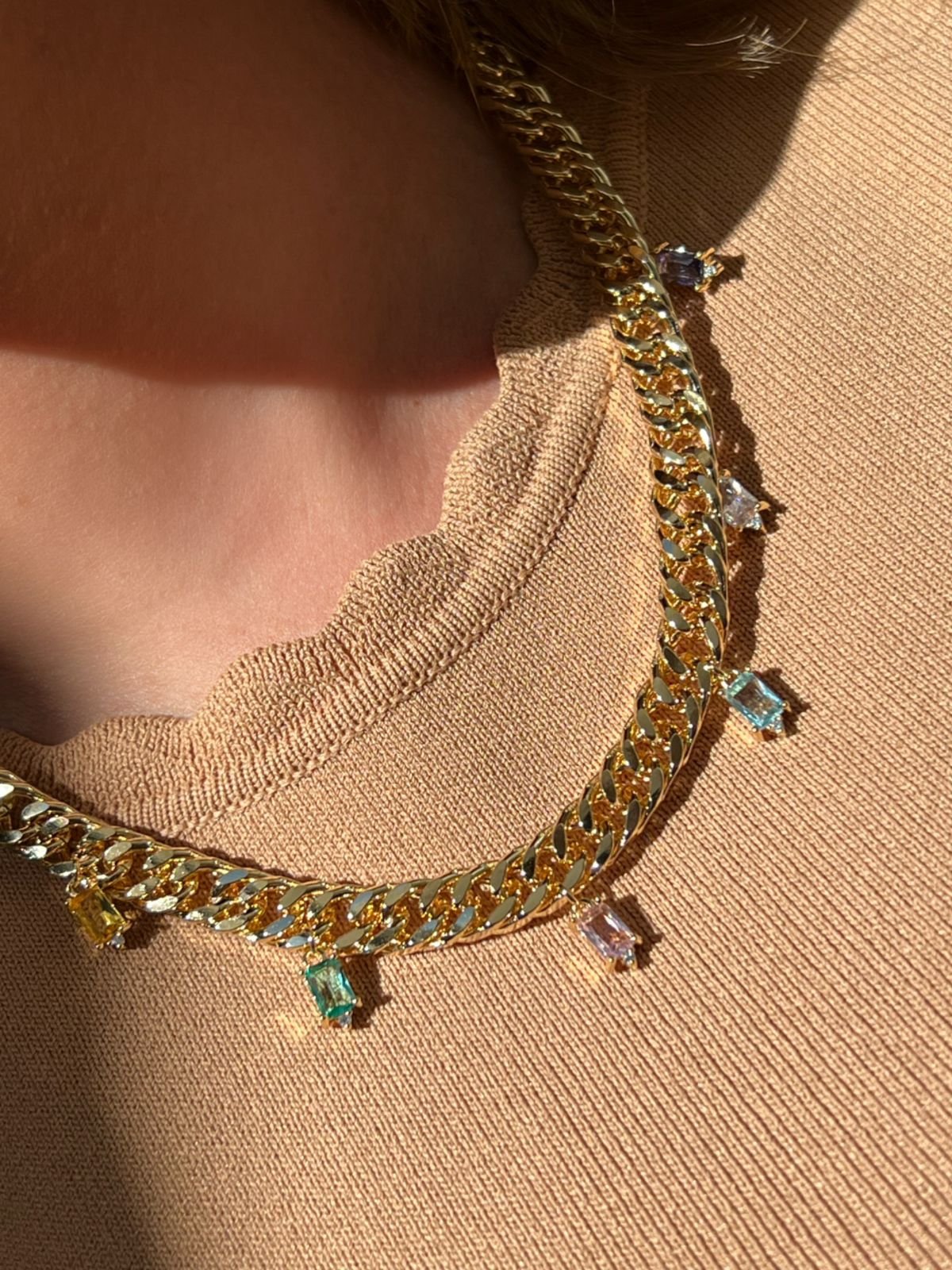 Colar Corrente com Zircônia Colorida e Cristal em Banho de Ouro