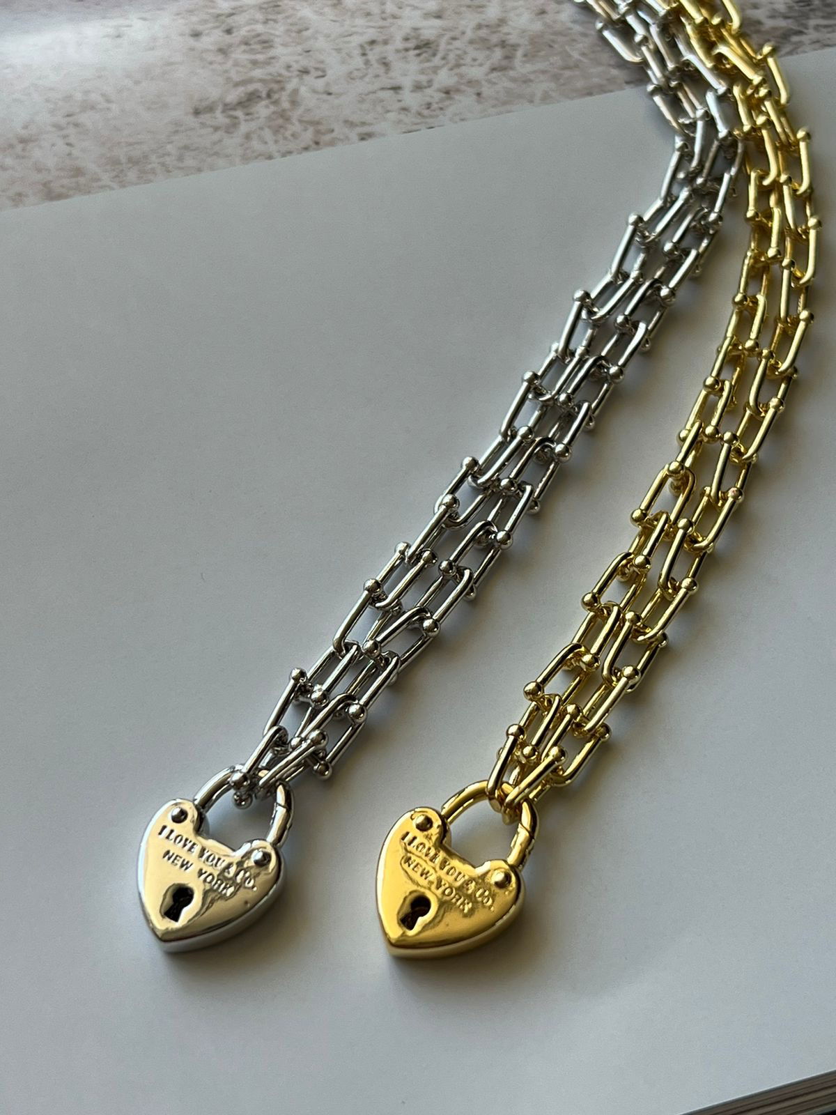 Colar Corrente e Cadeado em Banho de Ródio Branco