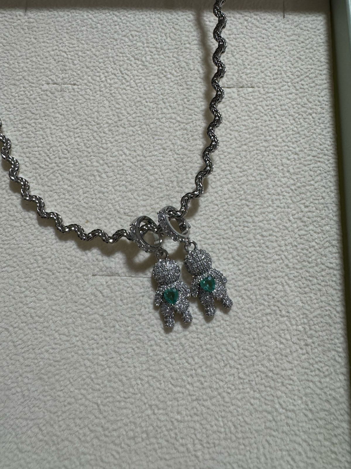 Colar Detalhado com Filhos em Banho de Ródio Branco