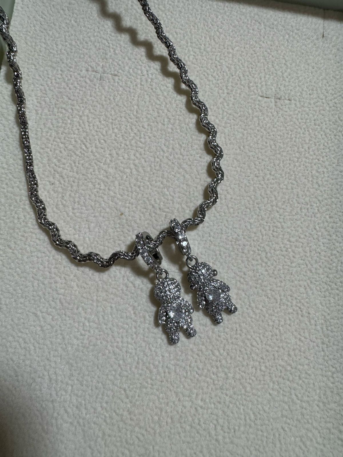 Colar Detalhado com Filhos em Banho de Ródio Branco