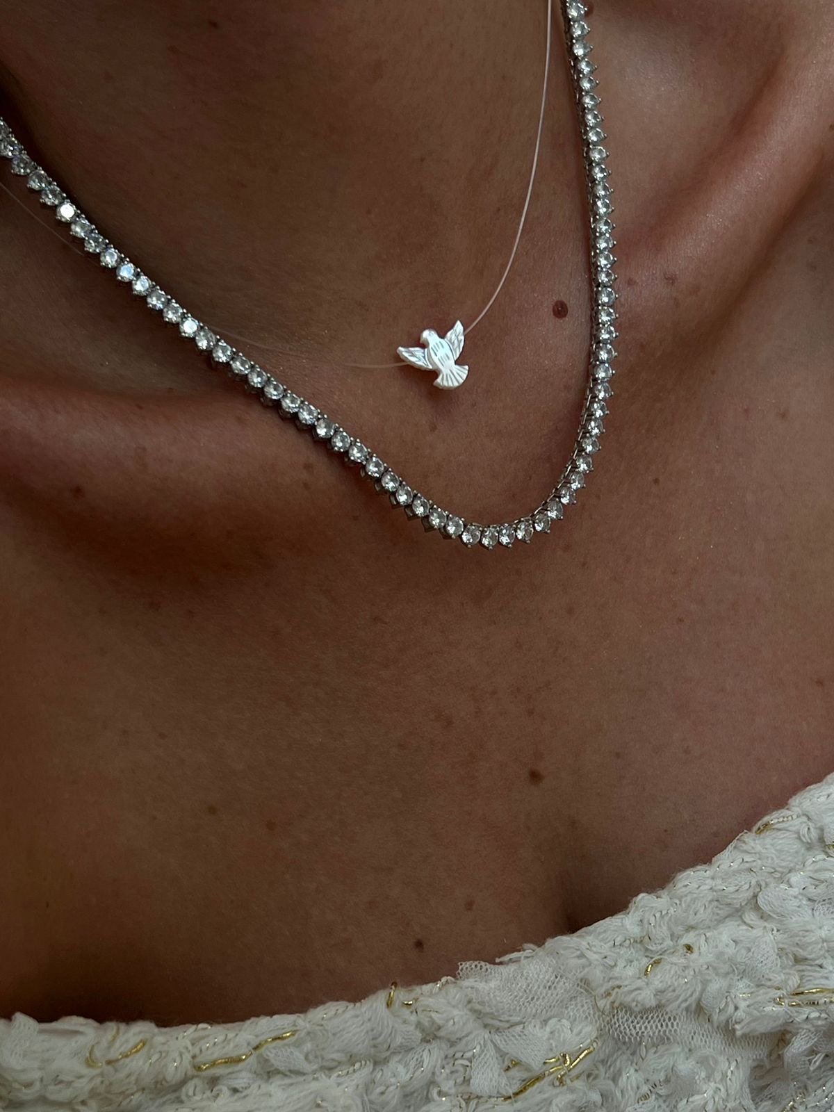 Colar Espírito Santo Madrepérola ( Fio de Nylon) em Banho de Ouro