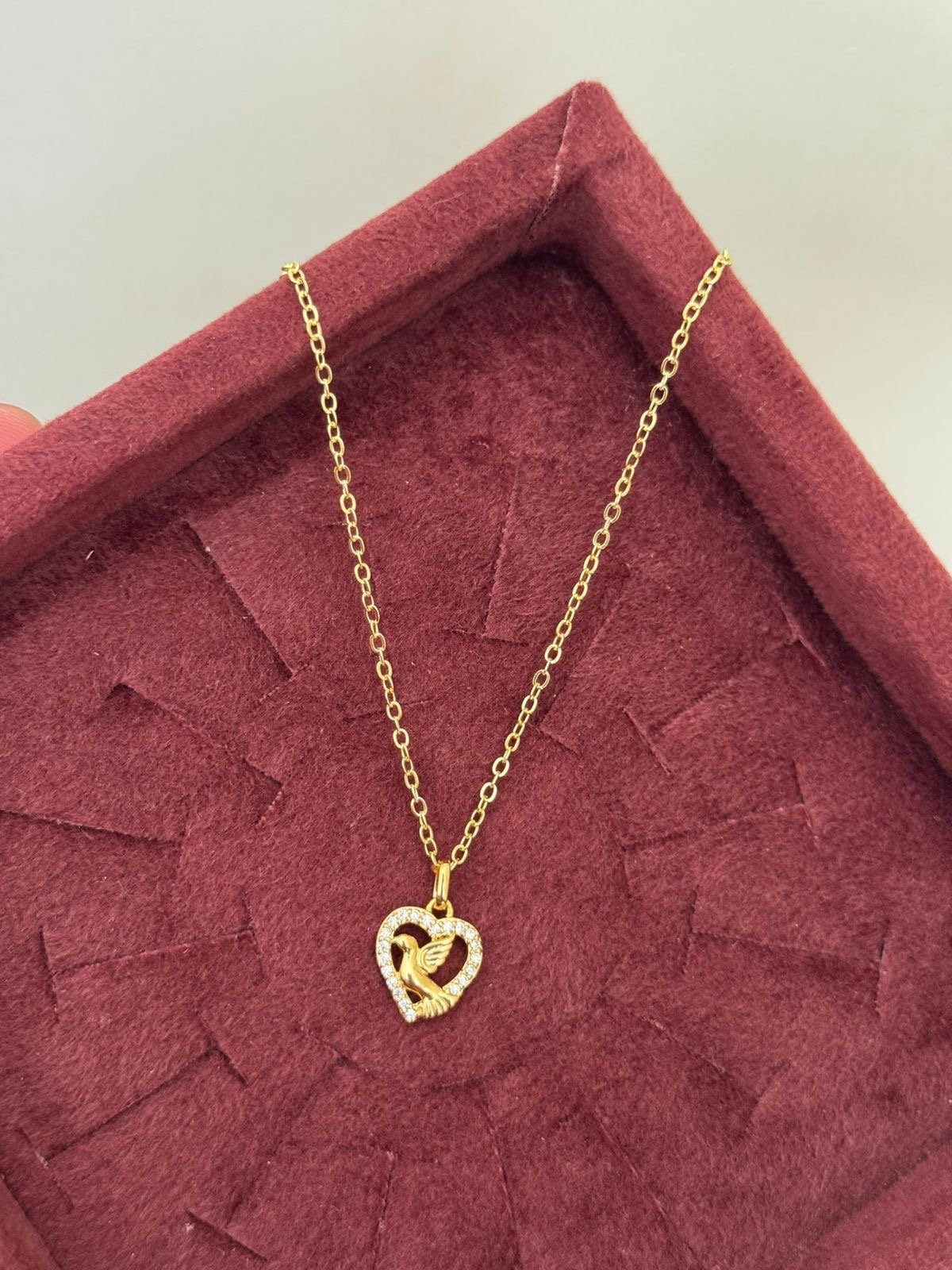 Colar Espírito Santo Zircônia Cristal em Banho de Ouro