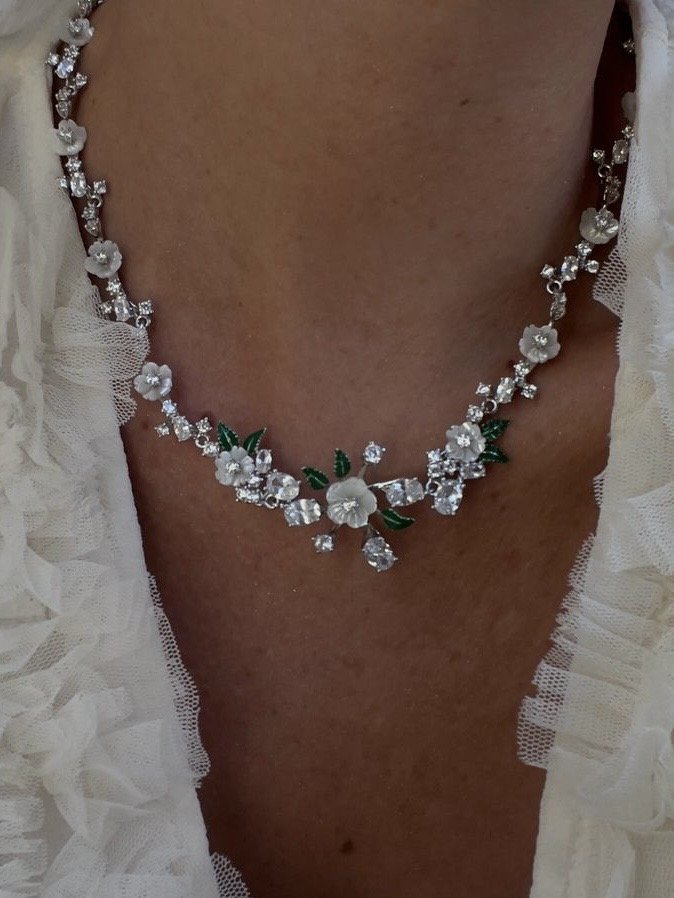 Colar Florescer com Zircônia Cristal com Madrepérola em Banho de Ródio Branco