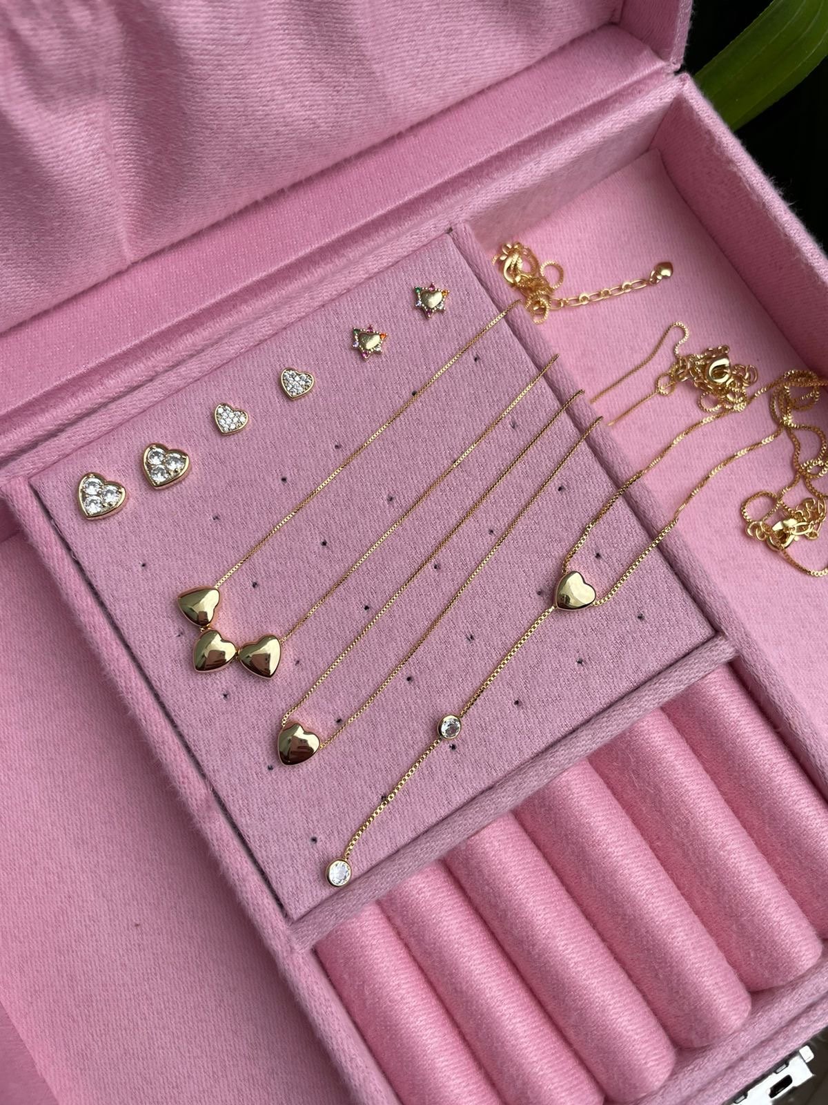 Colar Gravata com Coração e Zircônia Cristal em Banho de Ouro