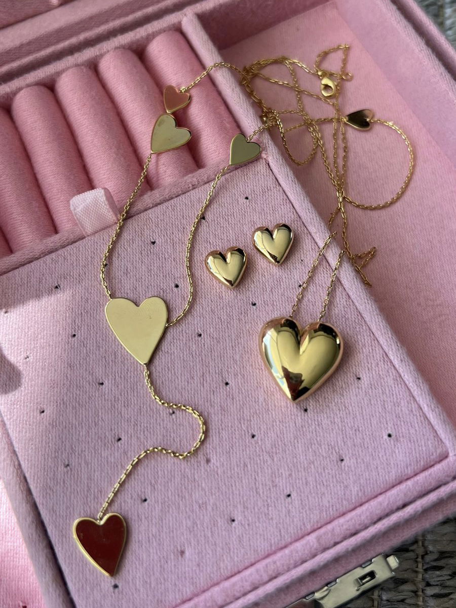 Colar Gravatinha com Corações Lisos em Banho de Ouro