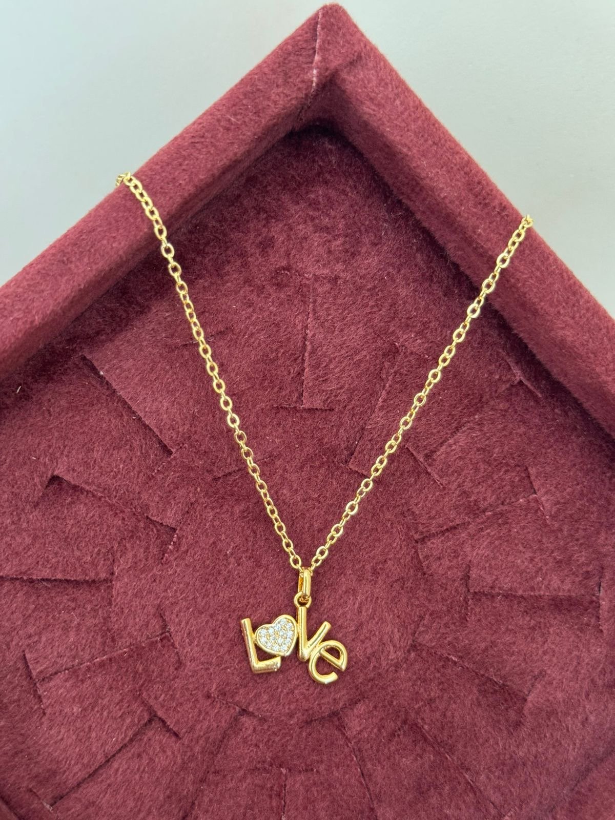 Colar Love com Zircônia Cristal em Banho de Ouro