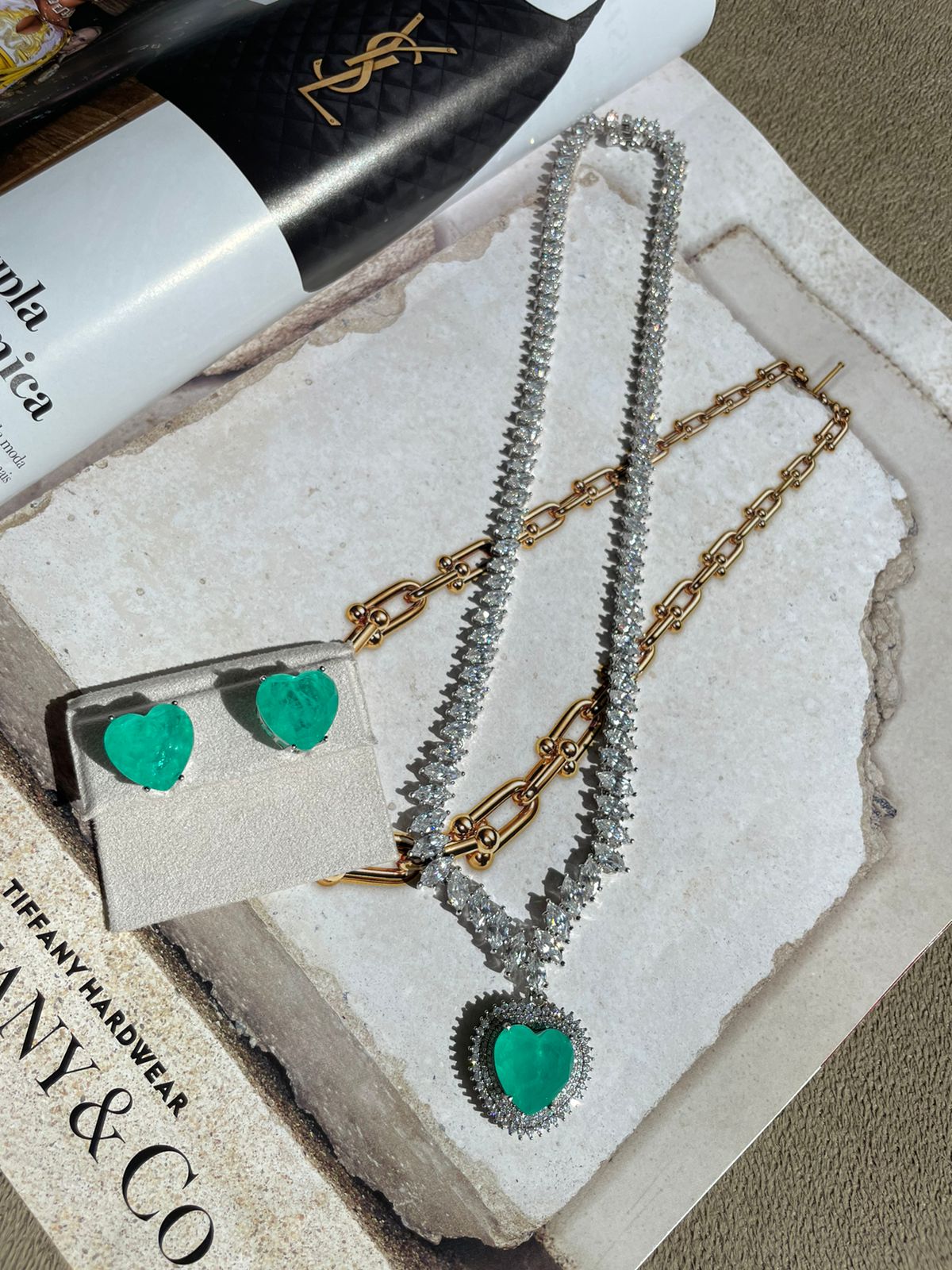 Colar Luxo com Coração Fusion Esmeralda Colombiana em Ródio Branco (Brinco é Brinde)!