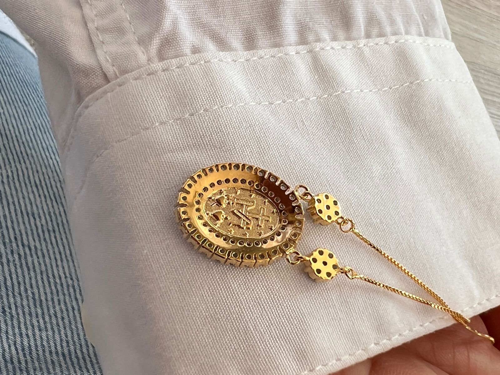 Colar Medalha Nossa Senhora das Graças com Zircônia Cristal em Banho de Ouro + Ródio Branco