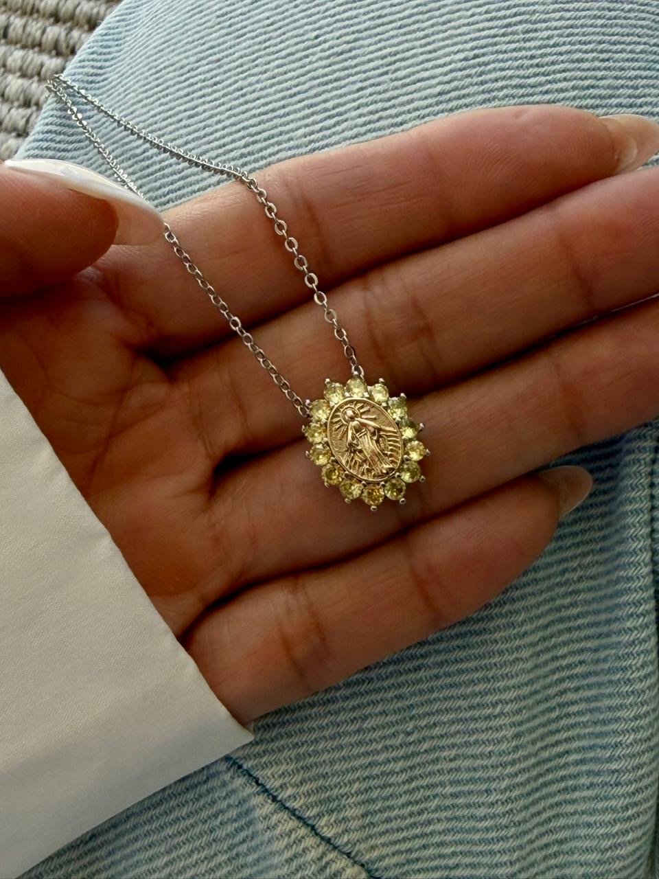Colar Nossa Senhora Aparecida com Zircônia Cristal e Citrino em Duo Banho Ouro + Ródio Branco