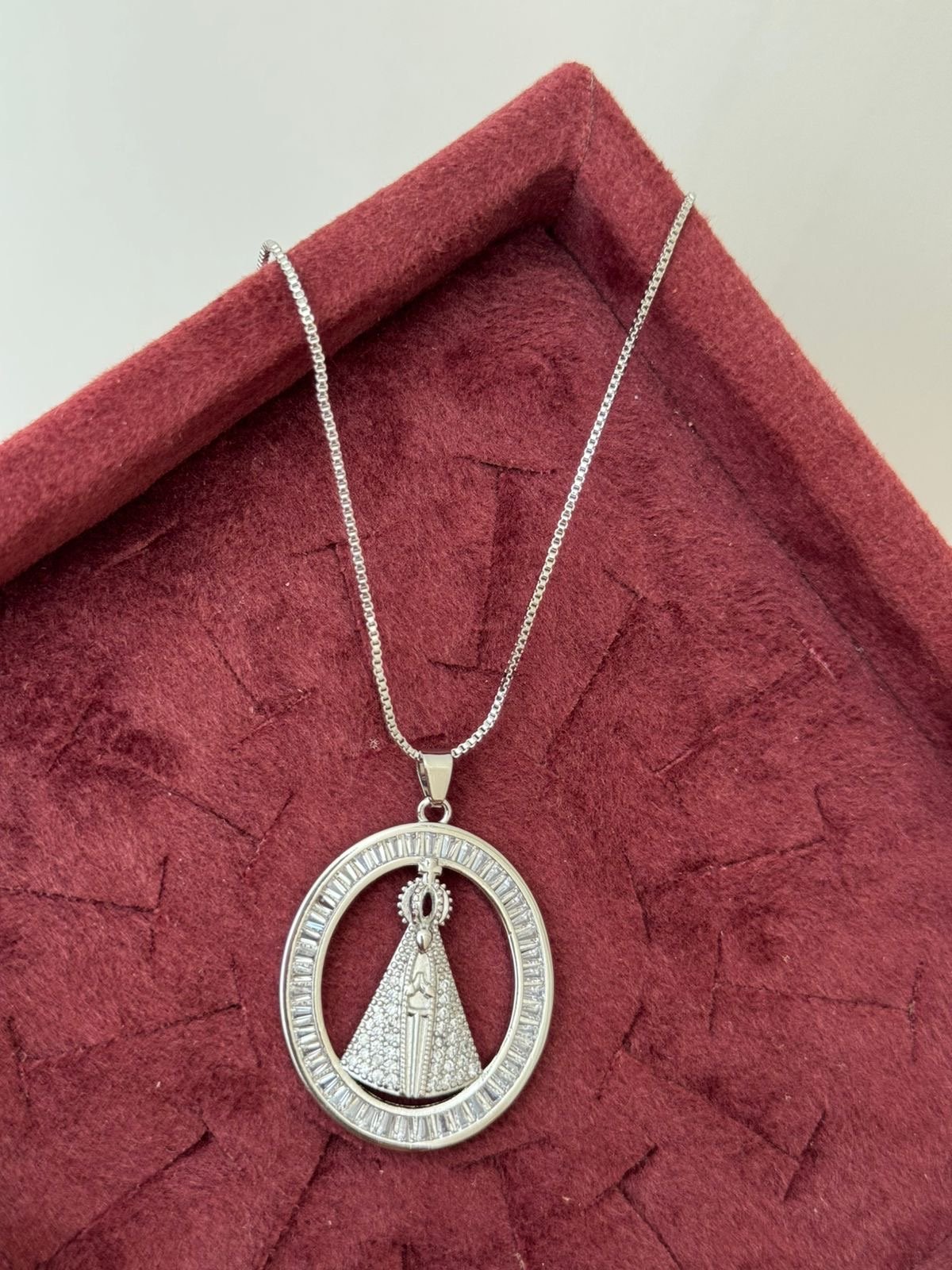 Colar Nossa Senhora Aparecida com Zircônia Cristal em Banho de Ródio Branco