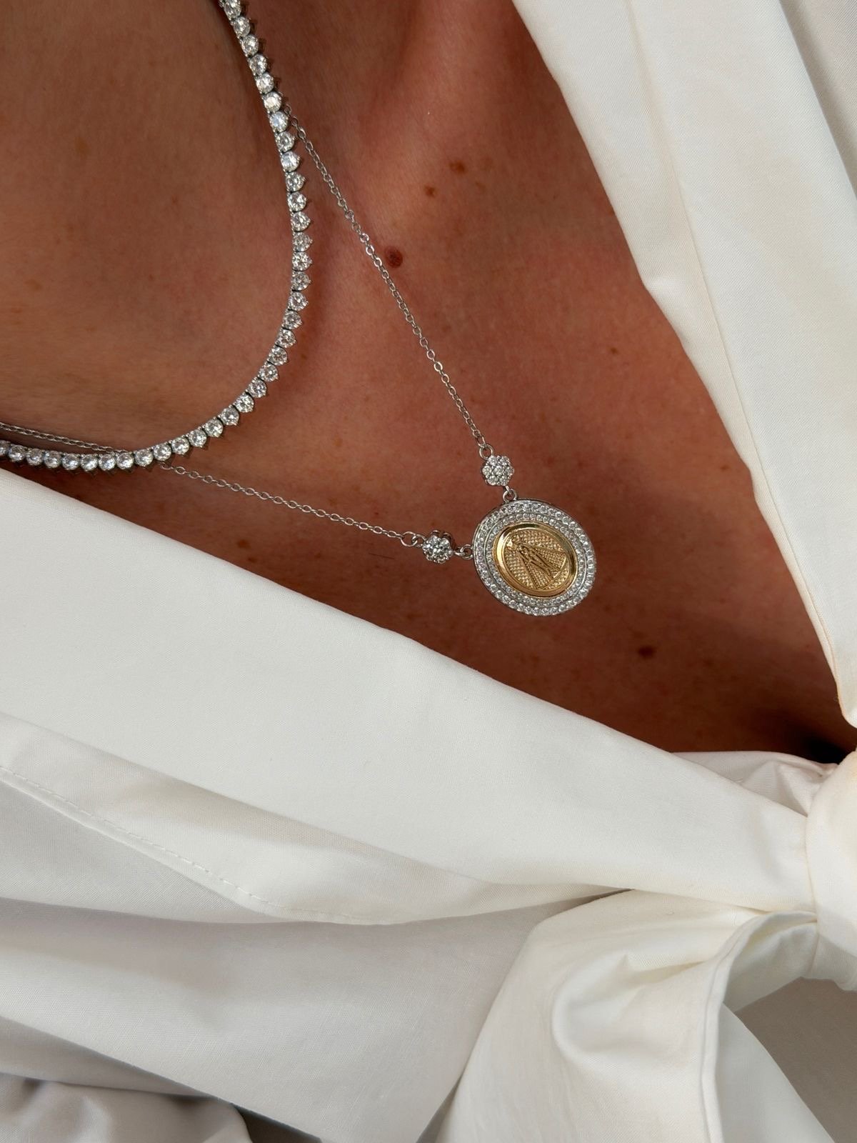 Colar Nossa Senhora Aparecida com Zircônia Cristal em Duo Banho Ouro + Ródio Branco