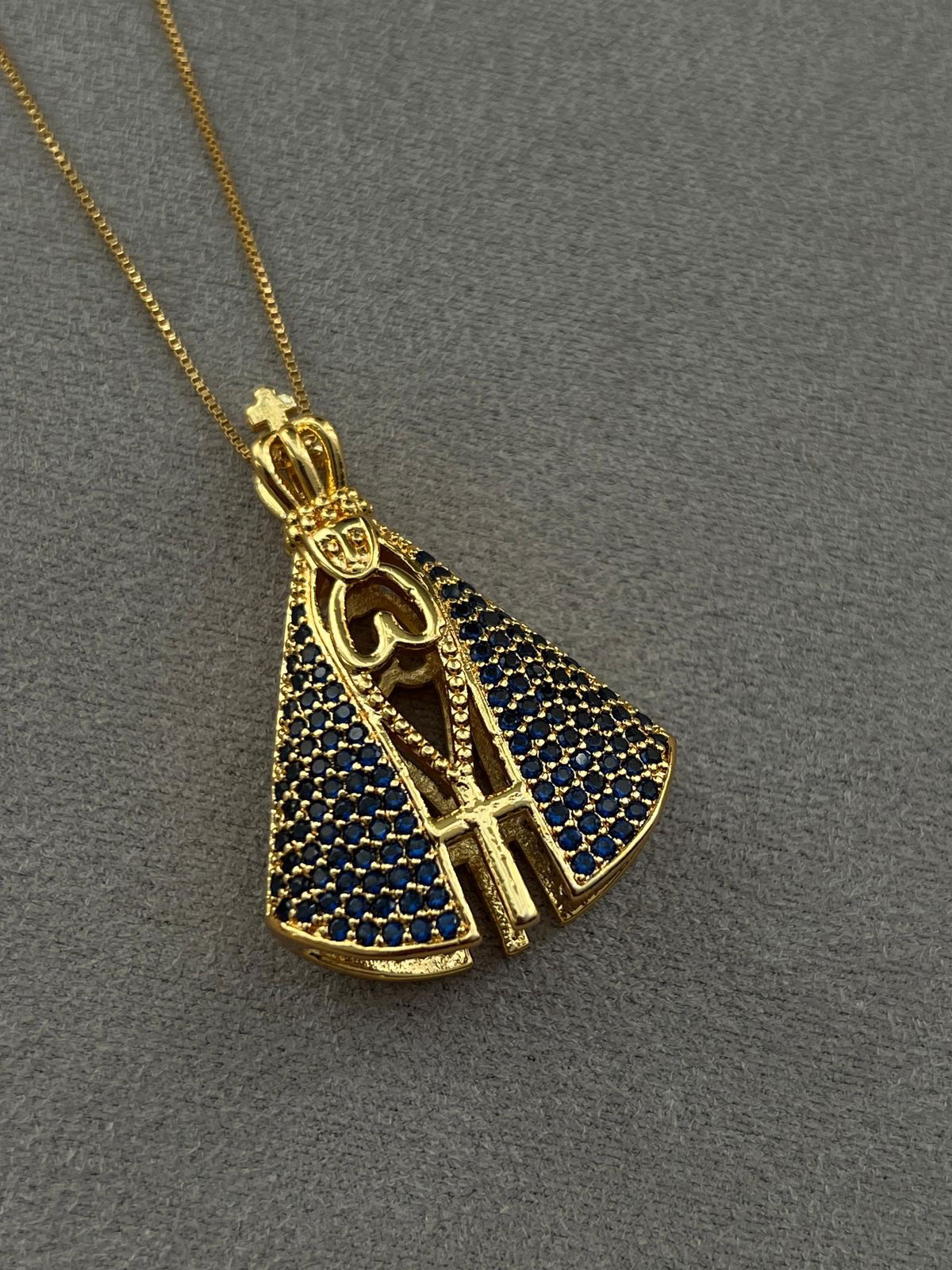 Colar Nossa Senhora Aparecida Frente Azul Verso Cristal em Banho de Ouro