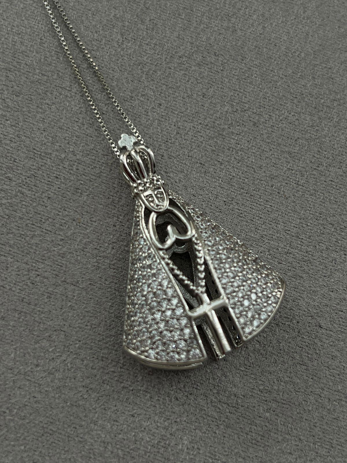 Colar Nossa Senhora Aparecida Frente Azul Verso Cristal em Banho de Ródio Branco