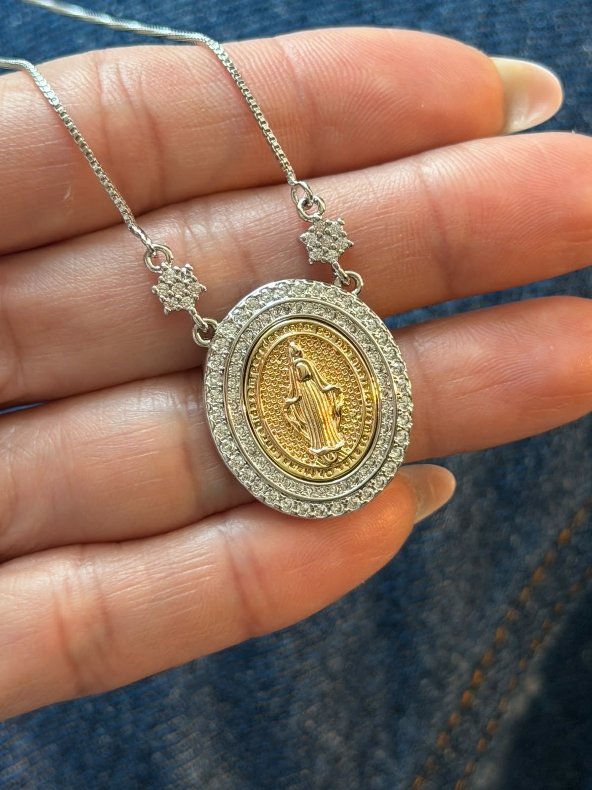 Colar Nossa Senhora das Graças com Zircônia Cristal em Banho Duo